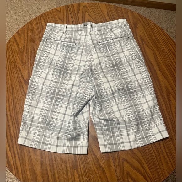 Nike Golf Dri-Fit Plaid Shorts - Size Medium - Picture 9 of 9